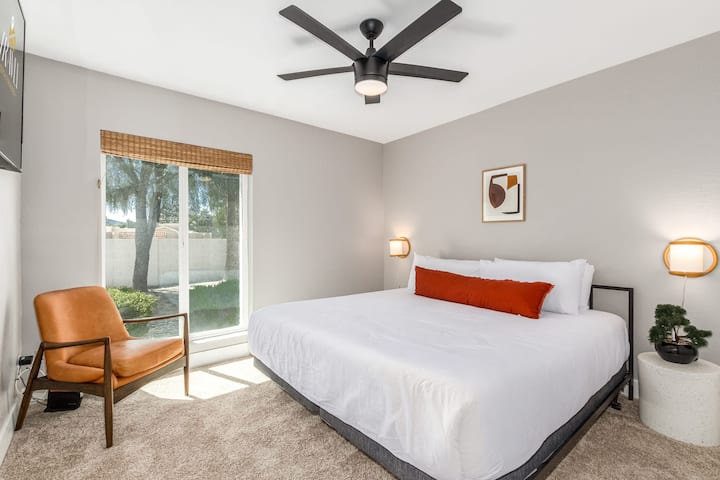 Dhoma e vizitorëve në Perëndim 2 me krevat dopio "King"