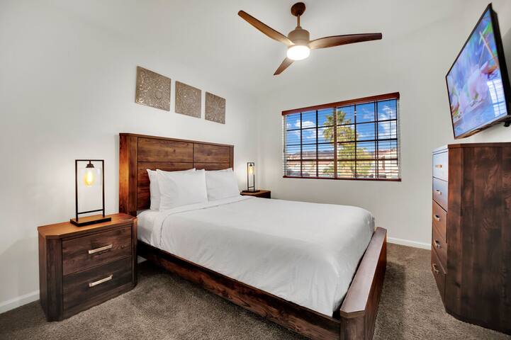 Luxe Oasis: Pool & Hot Tub Backyard, Games & Views gallery image 4