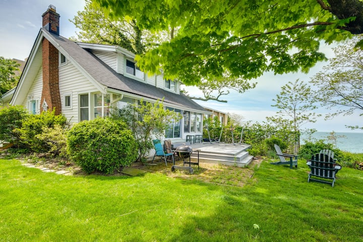 Coastal Lake Erie Cottage w/ Amazing Water Views!