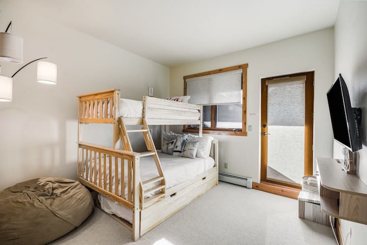 上下铺房间-上层