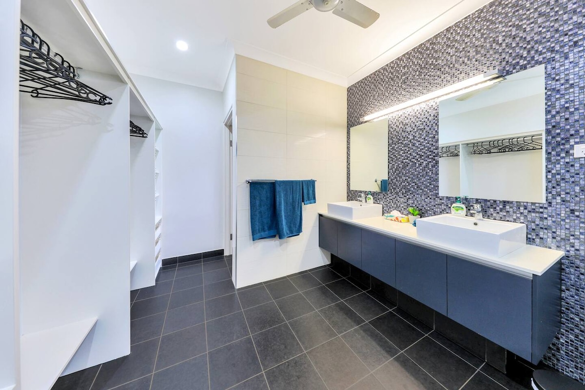 宽敞的套房，远离主卧室