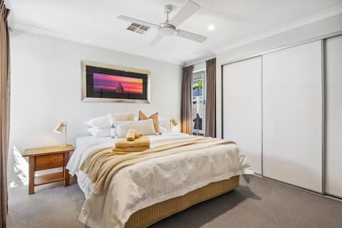 3BR Home in North Fremantle, Walk to Beach & Train