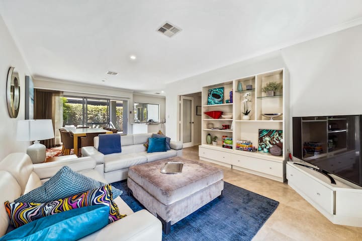3 BR North Freo House: Walk to Beach and Train