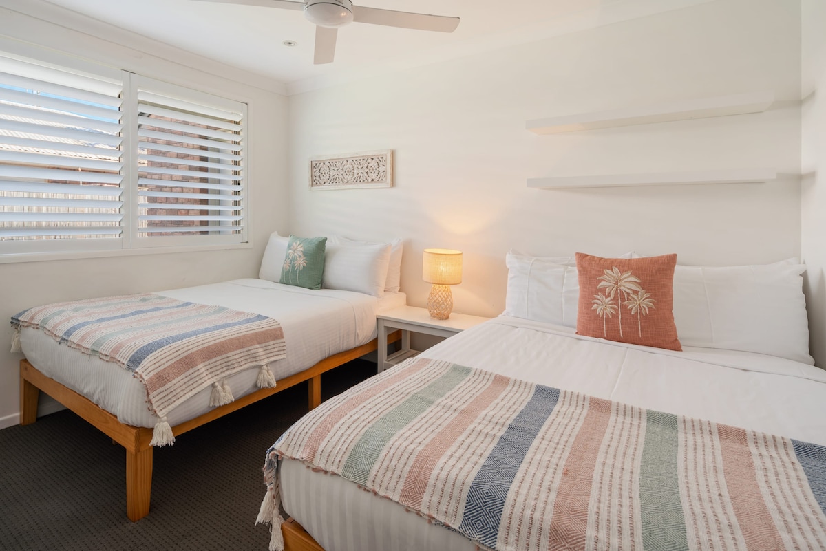 Спалня 3 разполага с 2 двойни легла