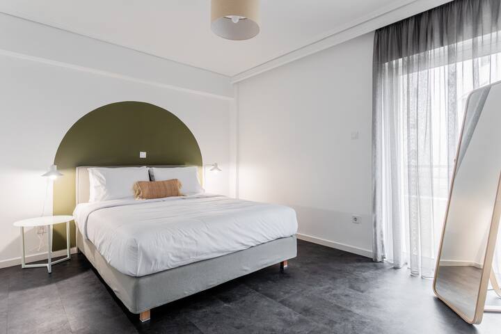 Capacious 4bed Apt#7 at OneZeroTwo by Zoia Living gallery image 2