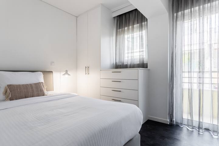 Capacious 4bed Apt#7 at OneZeroTwo by Zoia Living gallery image 4