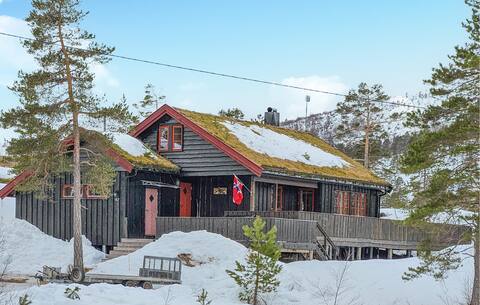 Nice home in Fossdal with house a panoramic view