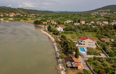 Lovely apartment in Mrljane with lake view