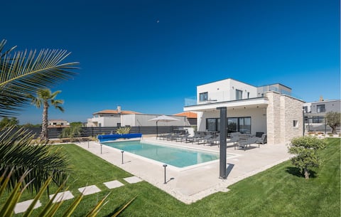 4 bedroom pet friendly home in Tar