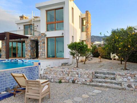 Luxurious villa with breathtaking seaview
