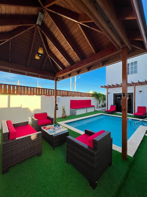 Luxurious 6 bed villa w/own pool