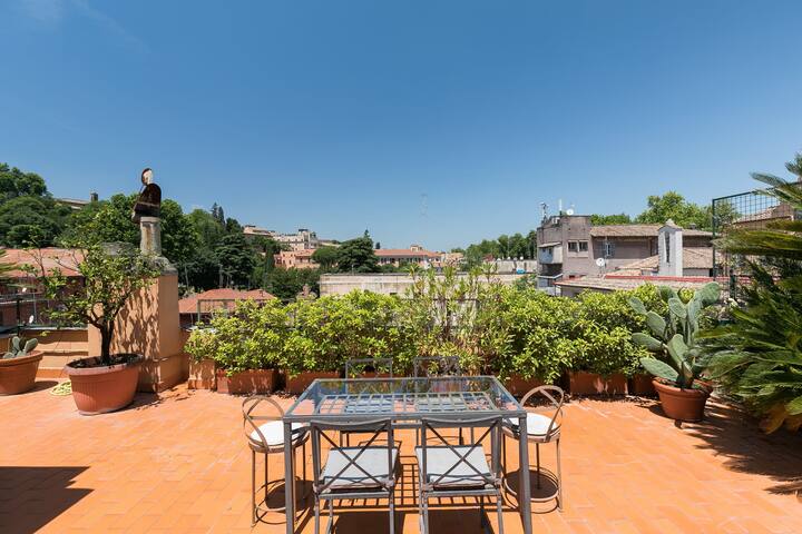 Trastevere Charming Penthouse by Romeloft gallery image 2