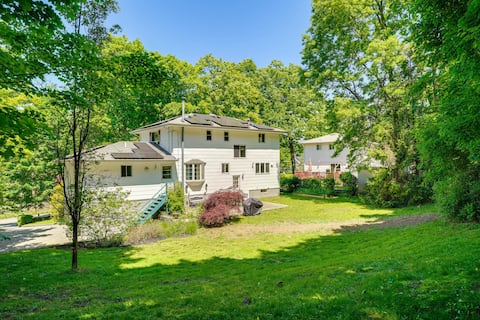 Ossining Vacation Rental Near River, Trails & MTA!