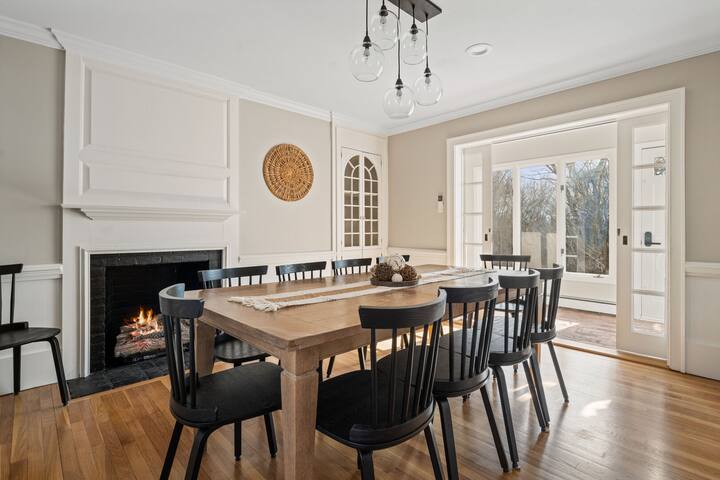 Private setting with hiking trails, sleeps 13, a/c gallery image 5