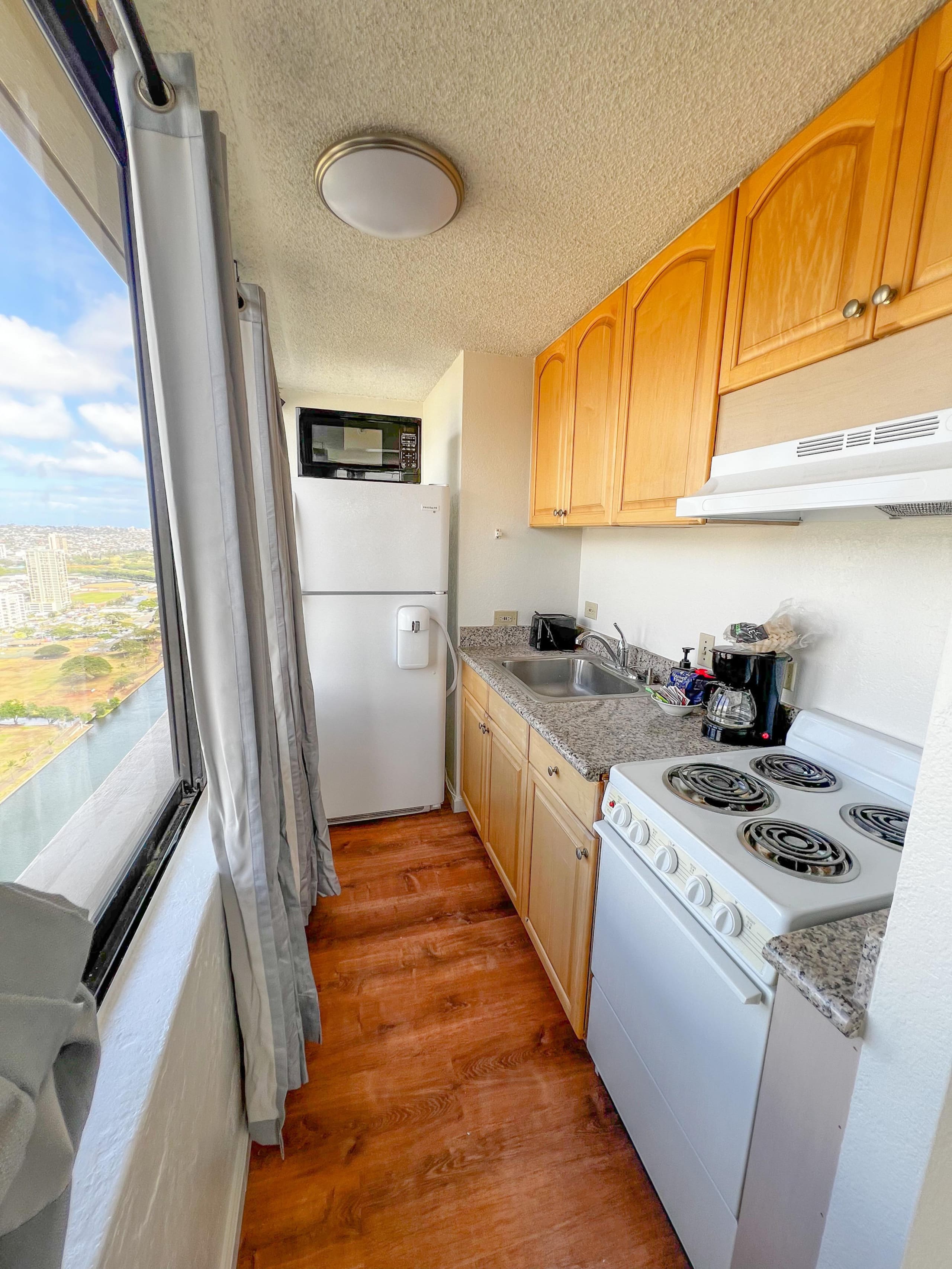 Condo in Honolulu · ★4.17 · Studio · 1 bed · 1 bath - Image 3