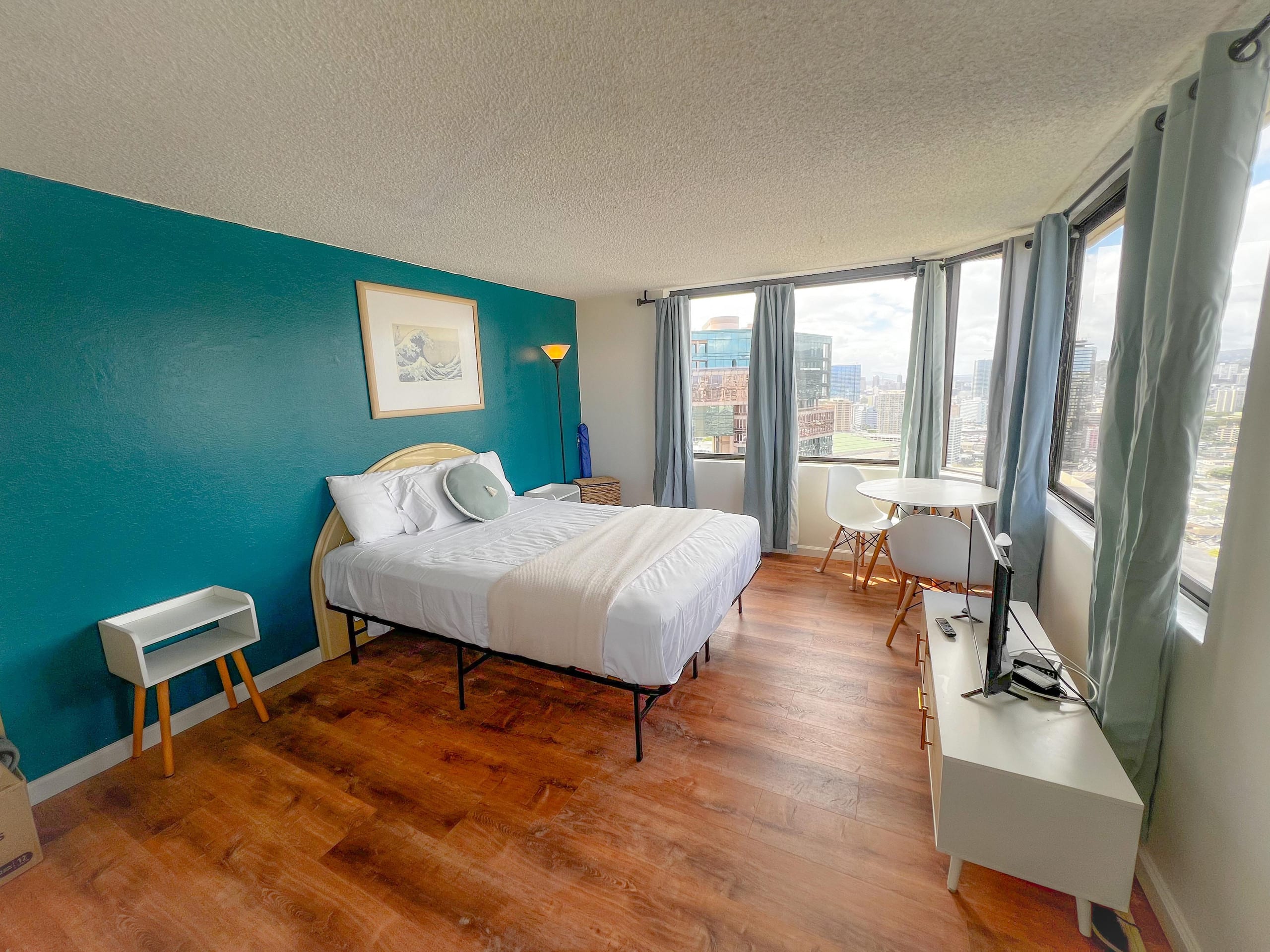 Condo in Honolulu · ★4.17 · Studio · 1 bed · 1 bath - Image 1
