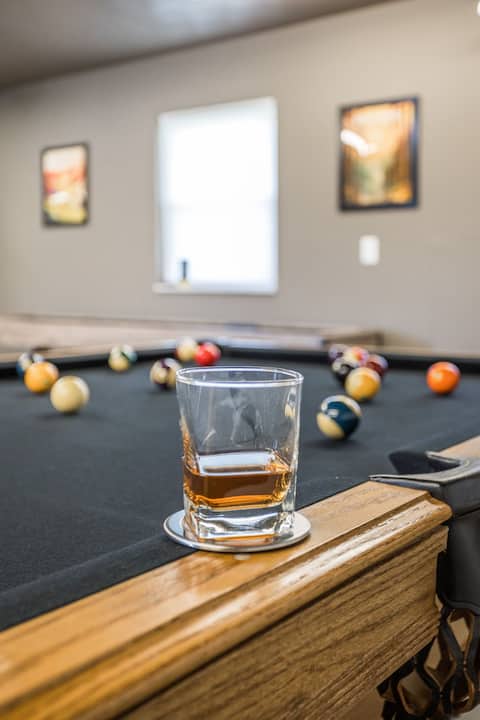 Game room, 4BR/2.5BA, pool, 7 Beds