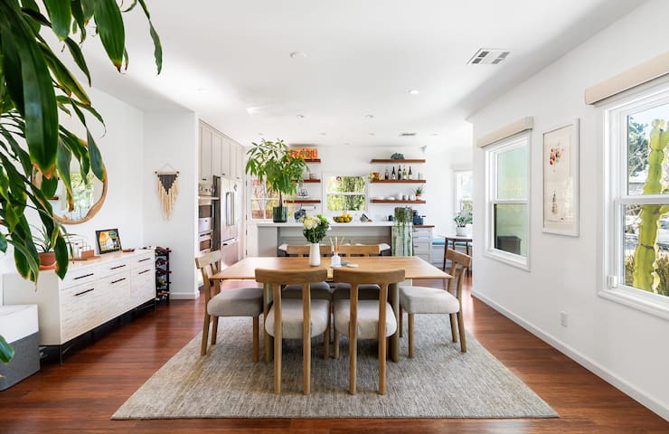 Sun-Drenched Spanish Manor Home in Mar Vista gallery image 2