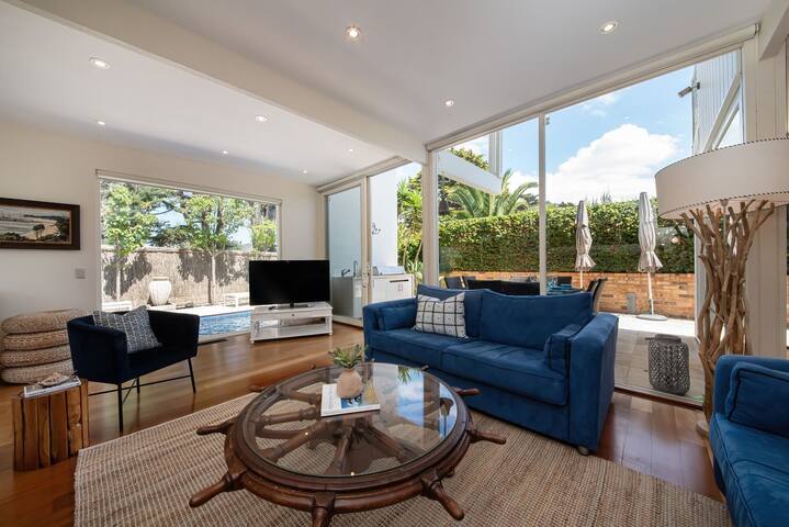 Steps to Beach and Pub – Skomer House Portsea gallery image 5