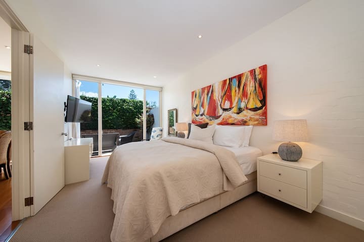 Dhomë gjumi kryesore me krevat dopio "king-size"