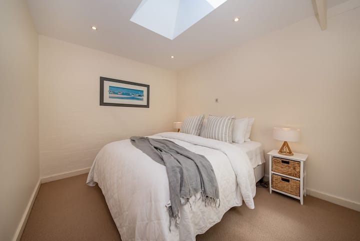 Dhomë gjumi e bukur 3 me 1 krevat dopio "king"