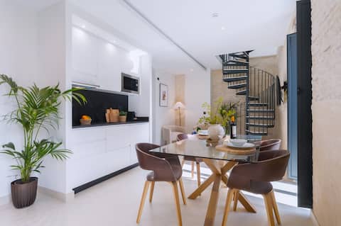 Luxurious Duplex - bathtub - 2Bd 2Bth Casa Pilatos