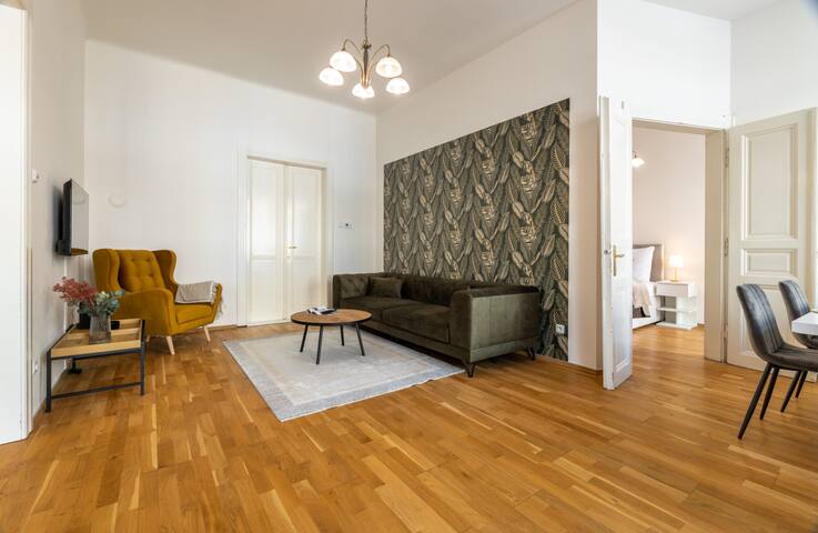 Spacious 2-bedroom apartment in Old Town gallery image 3