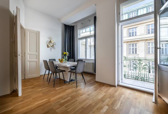 Spacious 2-bedroom apartment in Old Town gallery image 5