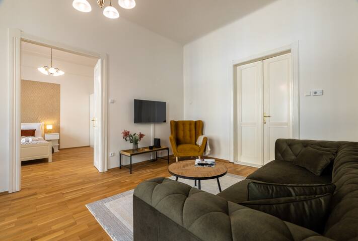 Spacious 2-bedroom apartment in Old Town gallery image 4