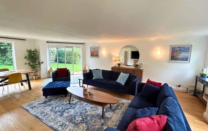 Weybridge Stunning Five Bedroom Family Home - Woking