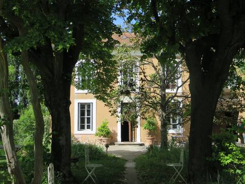 Beautiful mansion on a wine estate 20 mn Uzes