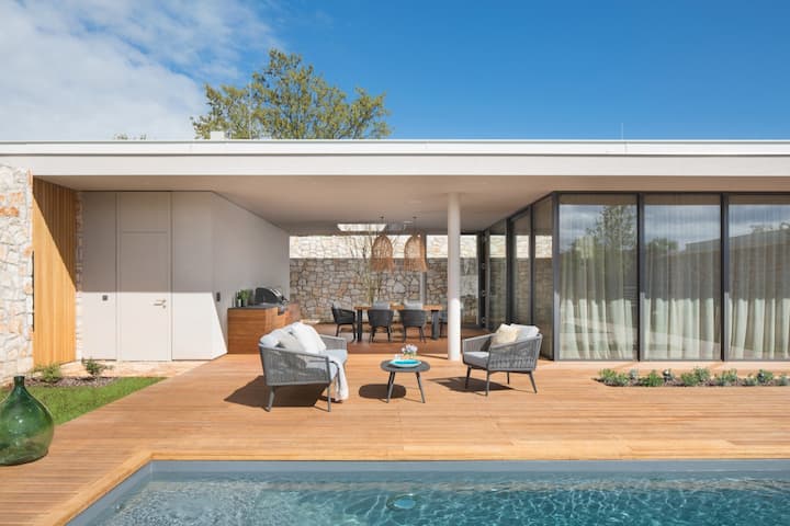 Villa in Istria near Pula with Heated Pool & Sauna
