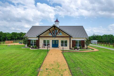 Stunning Farm Retreat: 12 Mi to Downtown McKinney!