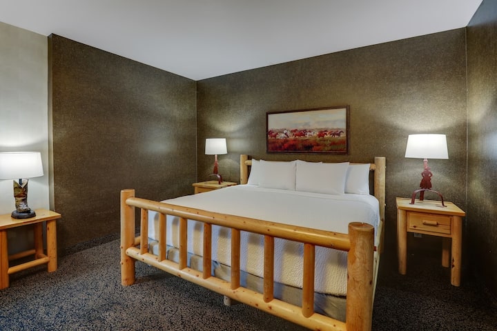 Comfortable Unit with King size bed