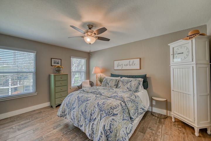 Ზედა დონე - საძინებელი 4 დამხმარე სააბაზანოთი