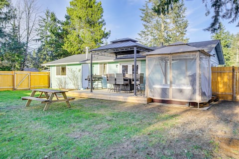 Charming Arlington Home w/ Hot Tub & Fenced Yard!