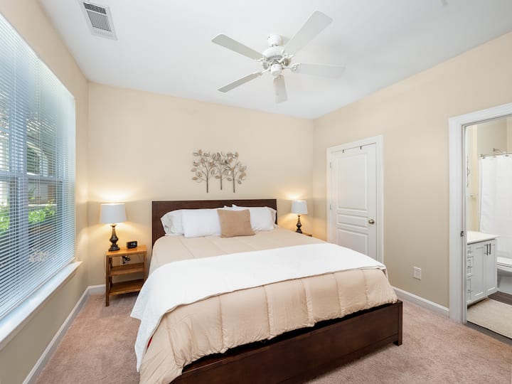 Crossroads 1br With Covered Patio - Cary, NC