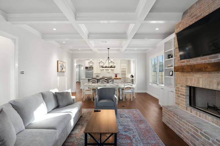 Gated 5 Bedroom Walkable to East Austin gallery image 3