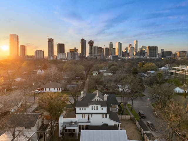 Gated 5 Bedroom Walkable to East Austin