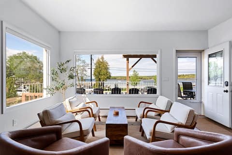 The Deckhouse | Water Views, Walk Downtown, Sauna