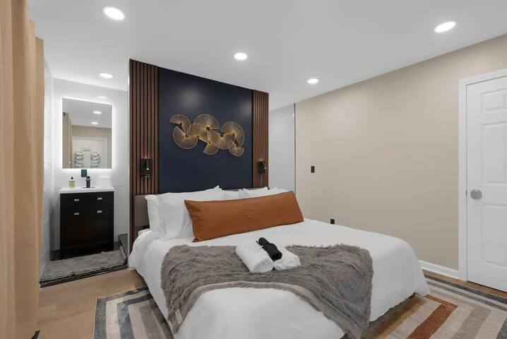 Walk to OSU: Relaxing Retreat with Hot Tub gallery image 3