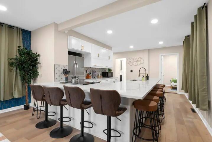 Walk to OSU: Relaxing Retreat with Hot Tub gallery image 4