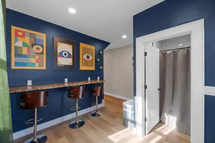 Spacious 5-Bedroom Home with Hot Tub gallery image 2