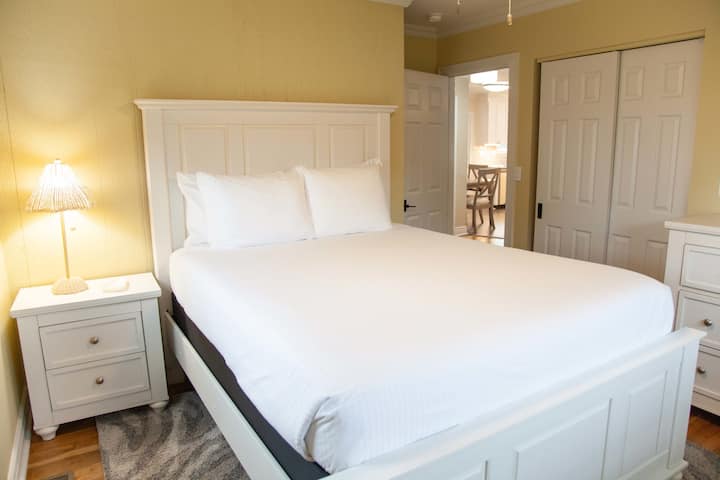 Chambre Queen 2 – Élégant et simple 