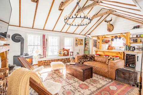Private Creekside Oasis - hot tub,hiking,skiing!