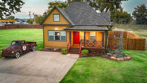 Ralphie's House Chickasha | FAST WIFI | Brand New!