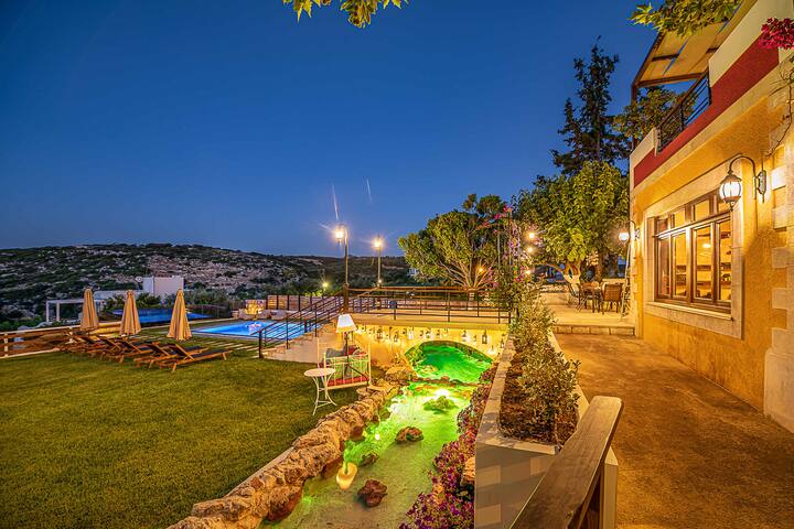 Staras Villa | Heated Pool and Jacuzzi gallery image 4
