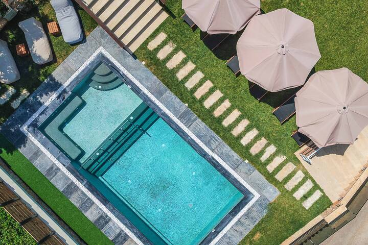 Staras Villa | Heated Pool and Jacuzzi gallery image 2