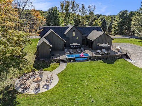 Heated Pool. Luxe STR/game room/fire pit/privacy