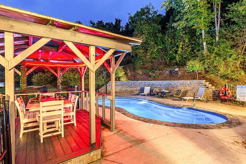 Hot Tub*Theater*Fenced Yard *Arcades*Heated Pool